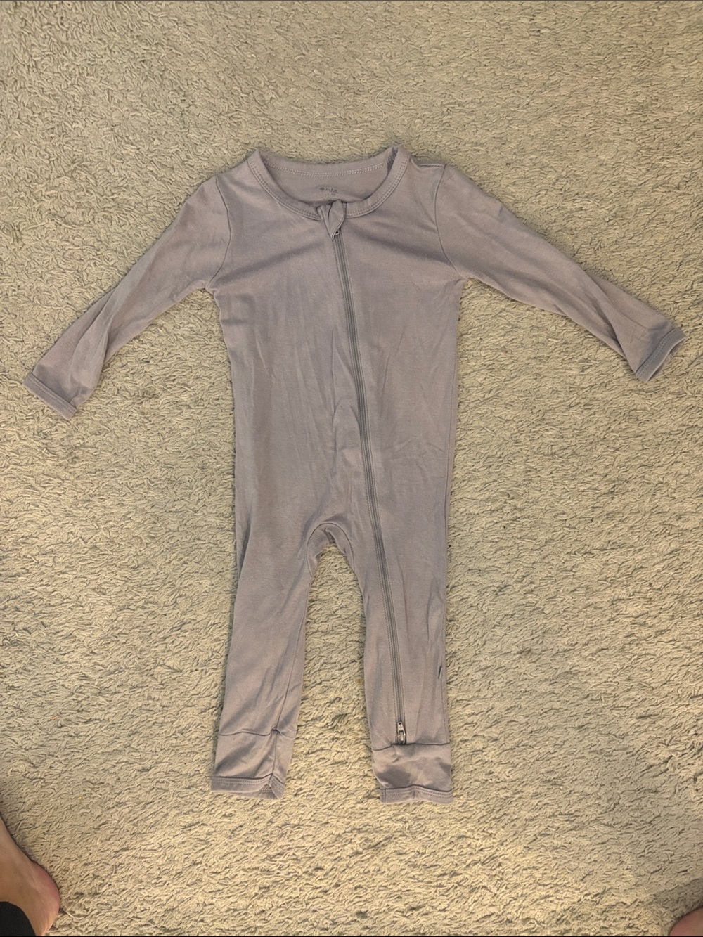 Kyte BABY Bamboo Zippered Romper in Mushroom. Size 12-18 mos. Like New. Unisex.